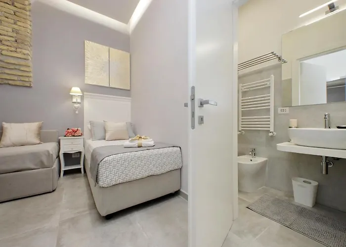 Roman Holiday Suites Gasthuis 4*