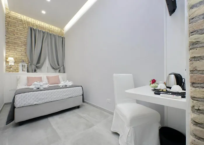 Roman Holiday Suites Gasthuis 4*