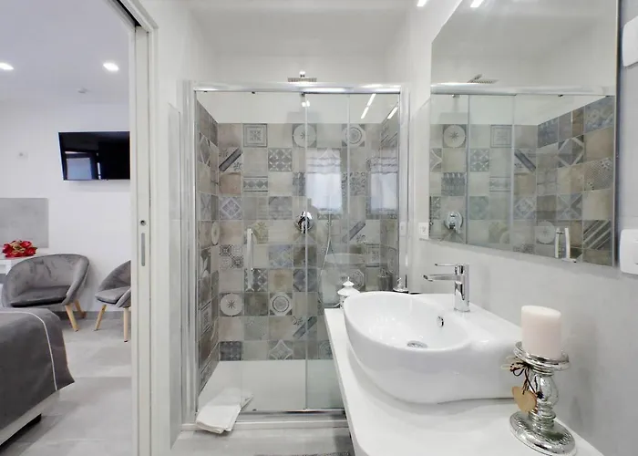Roman Holiday Suites