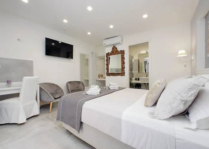 Roman Holiday Suites Guest house Rome