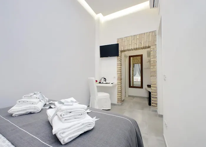 Roman Holiday Suites