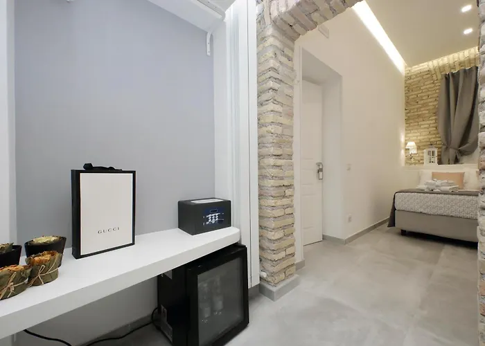 Roman Holiday Suites
