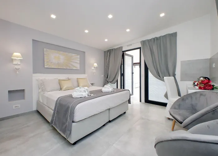 Roman Holiday Suites Guest house 4*