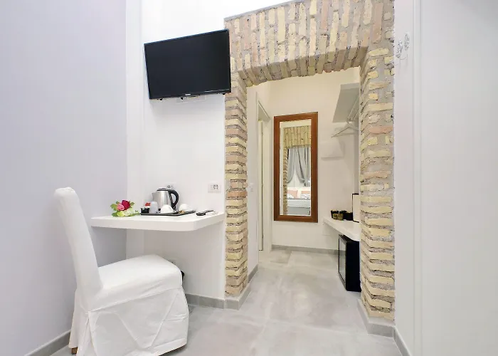 Roman Holiday Suites