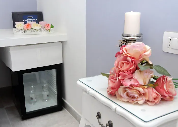 Roman Holiday Suites Guest house